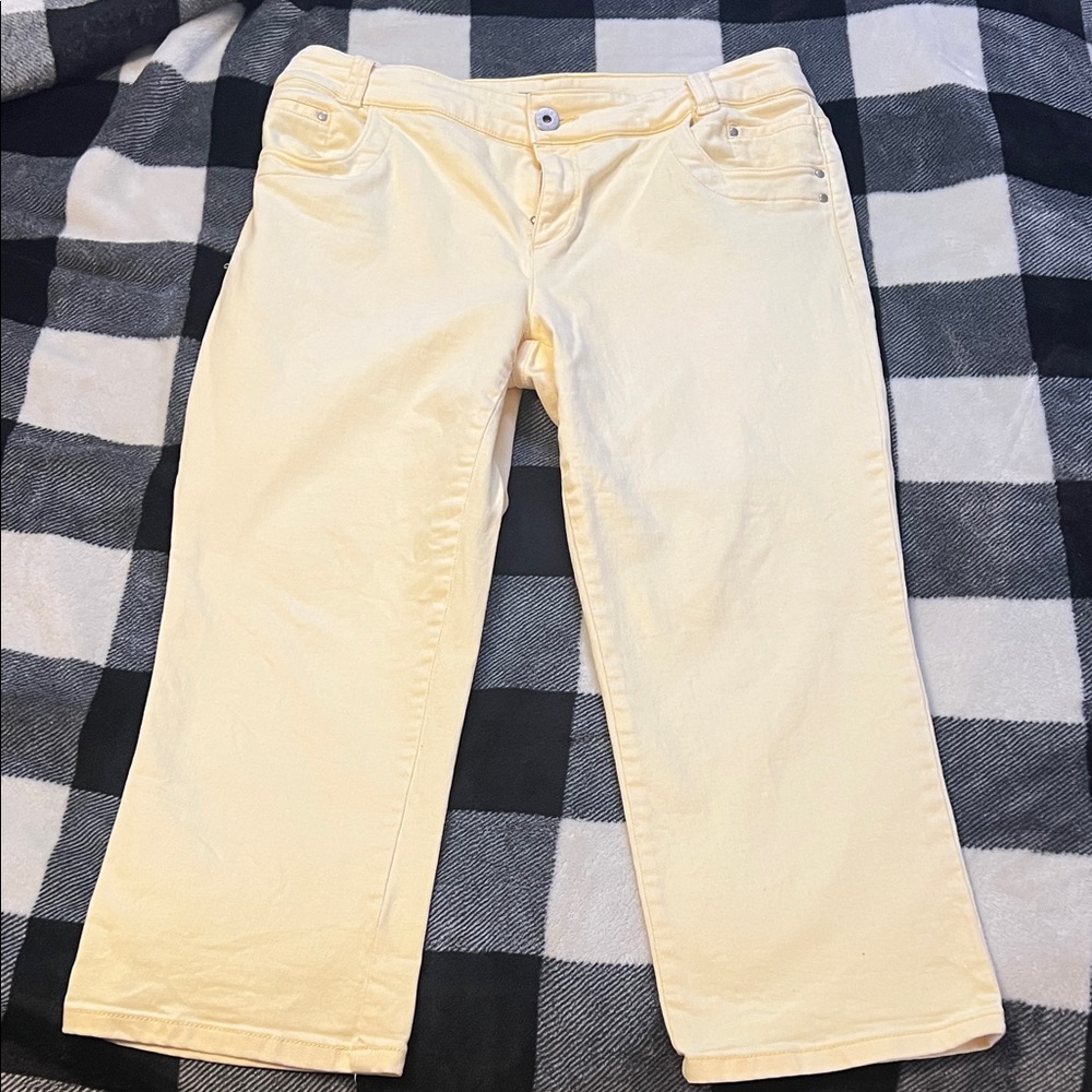 Chico’s Platinum Denim Ultimate Fit Crop Jeans Butter Yellow size 12 (Chicos 2)